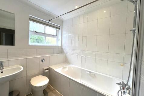 family bathroom .jpg