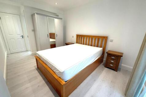 Main bed.jpg