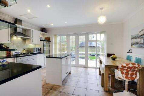 82 Chadwick Kitchen.jpg