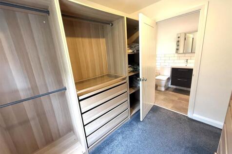 walk in wardrobe.jpg