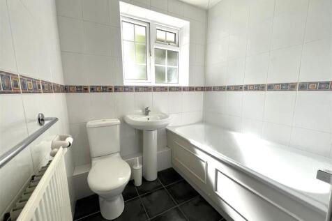 family bathroom.jpg