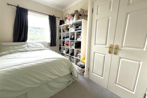Bedroom 1.jpg