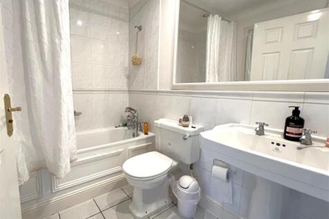 Family bathroom .jpg