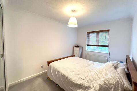 Bedroom 1 2.jpg