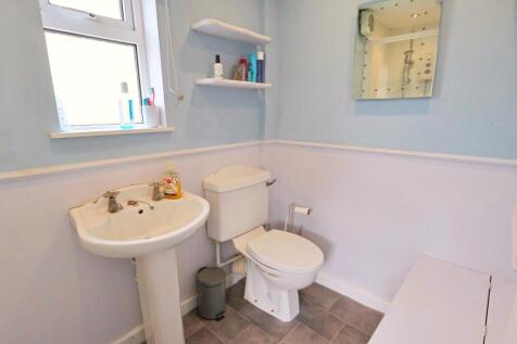 Ensuite off Master Bedroom