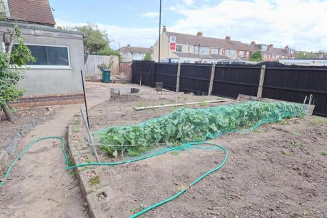 Rear Garden/Workshop