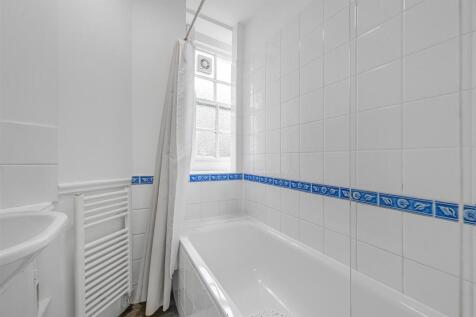BATHROOM1.jpg