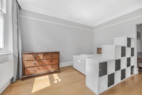 BEDROOM1b.jpg