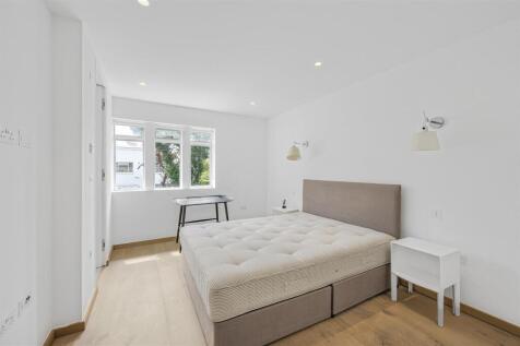 bedroom1 (1).jpg