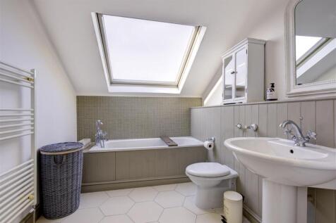 D303 3 hilltop rd topBath.jpg