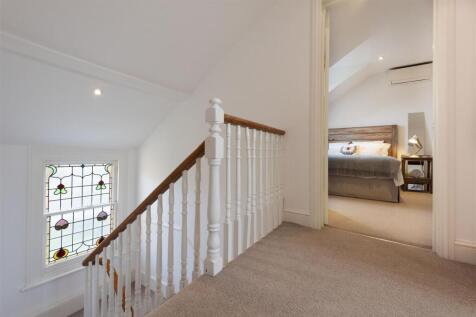 D303 3 hilltop rd topLanding.jpg