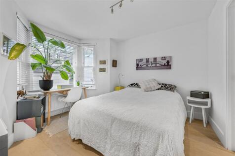 bedroom1.jpg