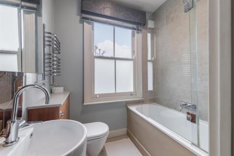 BATHROOM 1.jpg