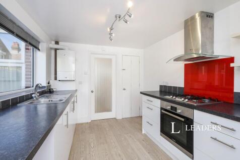 Kitchen (view 2)