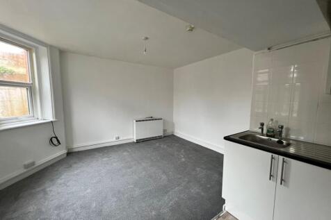 Open plan living room/kitchen