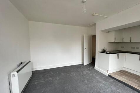 Open plan living room/kitchen