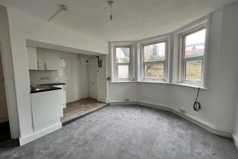 Open plan living room/kitchen