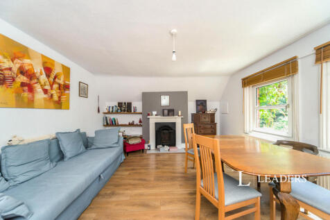 Lounge (view 2)