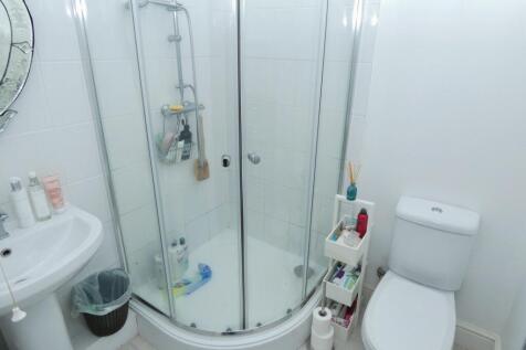 6 - Bathroom