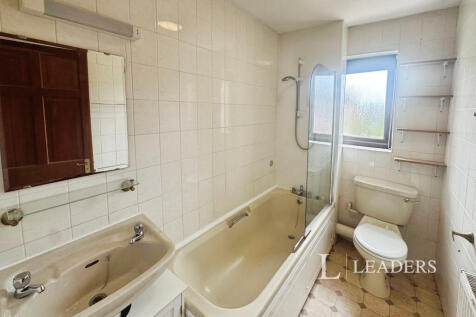 6 - Bathroom