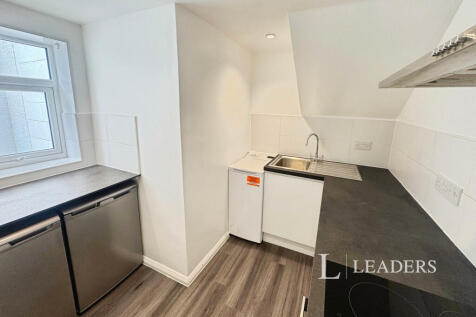 4 - Kitchen