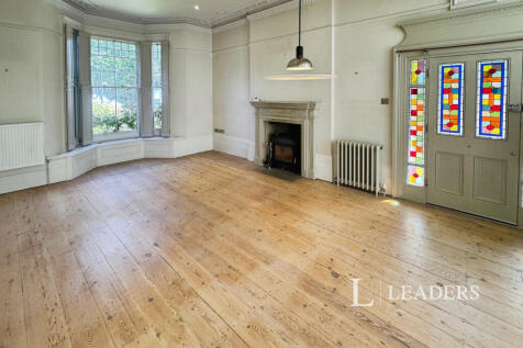 2 - Living Room