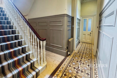 6 - Hallway