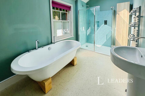 9 - Family Bathroom