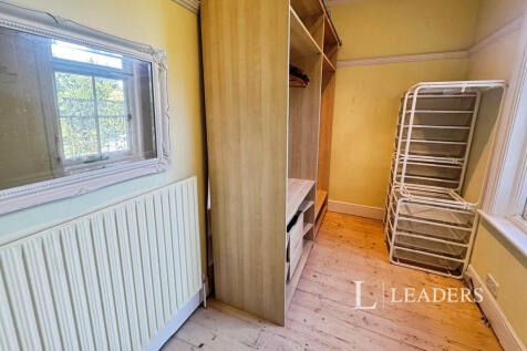 15 - Bedroom 5