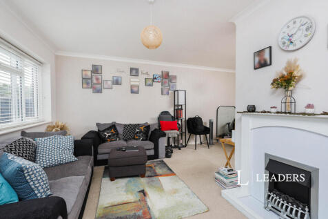 Lounge-dining room