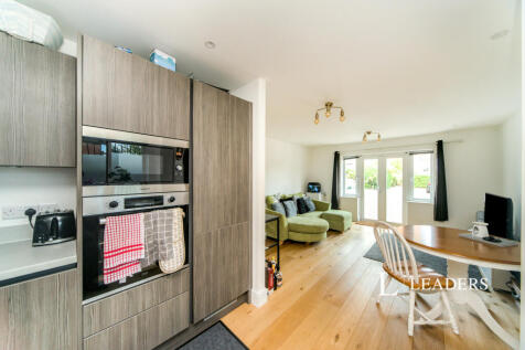 Kitchen-lounge