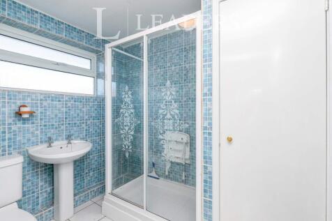 Shower Room / w.c.
