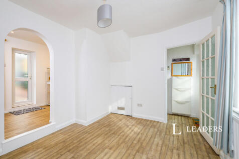 Lounge (View 2)