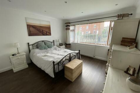 Master bedroom front double: