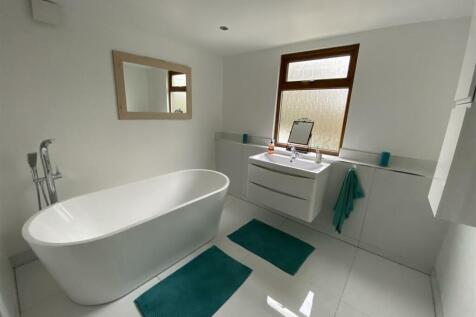 Family bathroom: