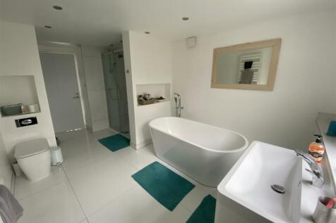 Family bathroom: