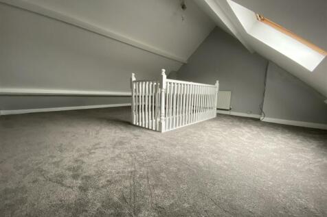 Bedroom no.4 attic: