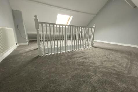 Bedroom no.4 attic: