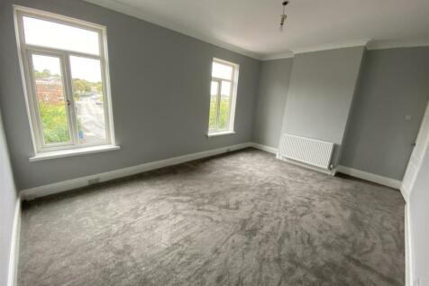 Bedroom no.1 front double: