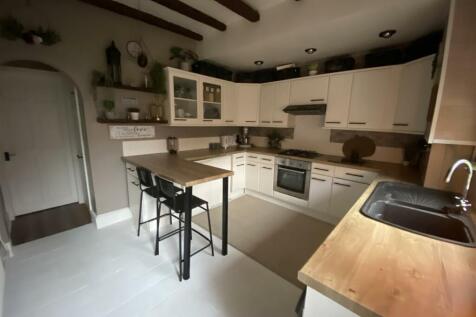Kitchen: