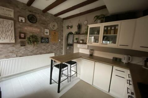 Kitchen: