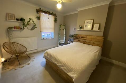 Bedroom no.1 front double: