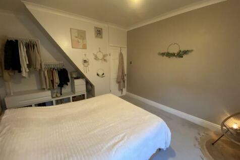 Bedroom no.1 front double: