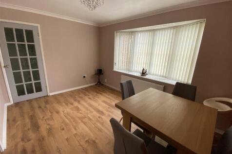 Dining room: