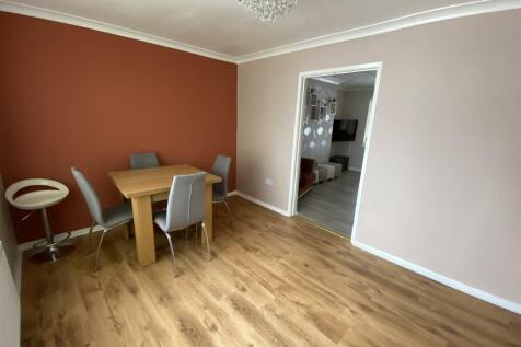 Dining room: