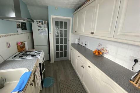 Kitchen: