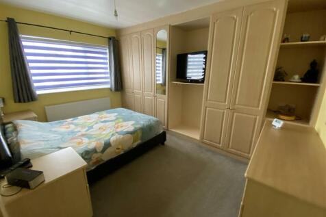 Bedroom no.1 front double:
