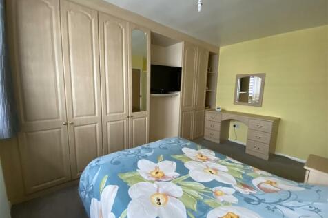 Bedroom no.1 front double: