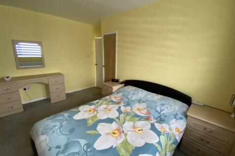 Bedroom no.1 front double: