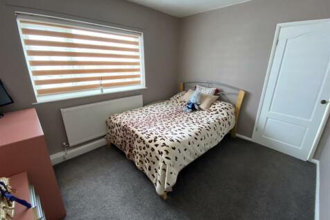 Bedroom no.2 rear double: